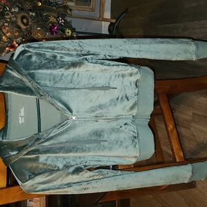 Womens cropped Aerie Velvet Hoodie Jacket - Green!! Like New and soft. Sz Small